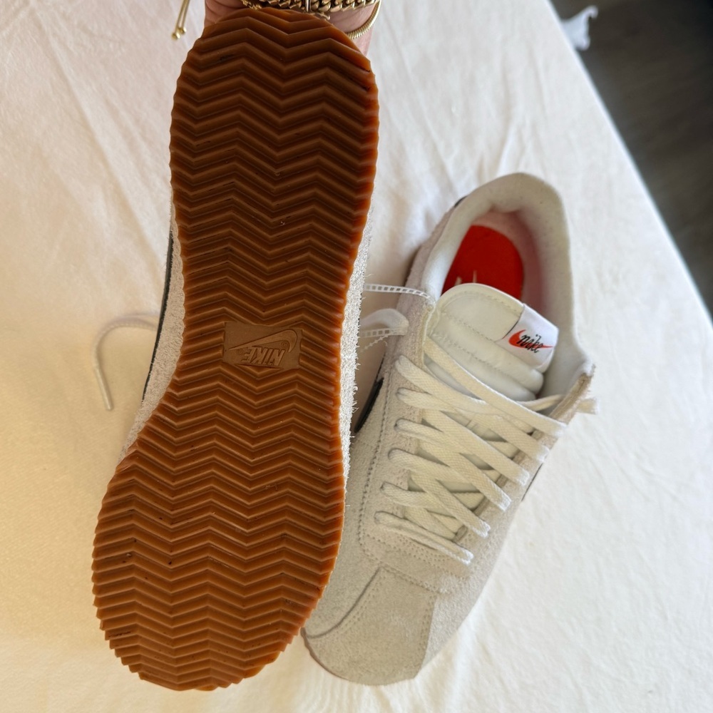 This is a Nike Cortez Vintage in Summit
White/Muslin/Gum Medium Brown/Black - Picture 3 of 8